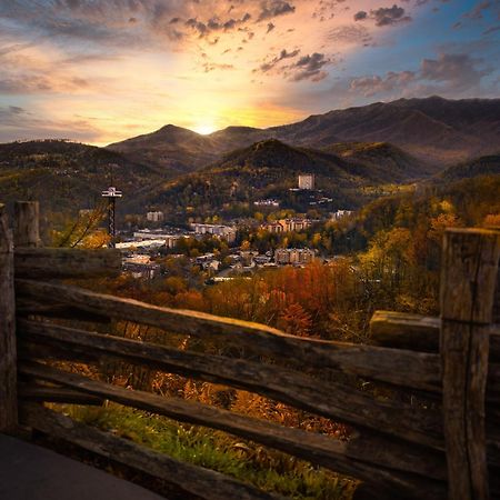 A Great Escape - Get 1089 Of Free Area Attraction Tickets For Each Paid Day, Dollywood And More! 鸽子谷 外观 照片