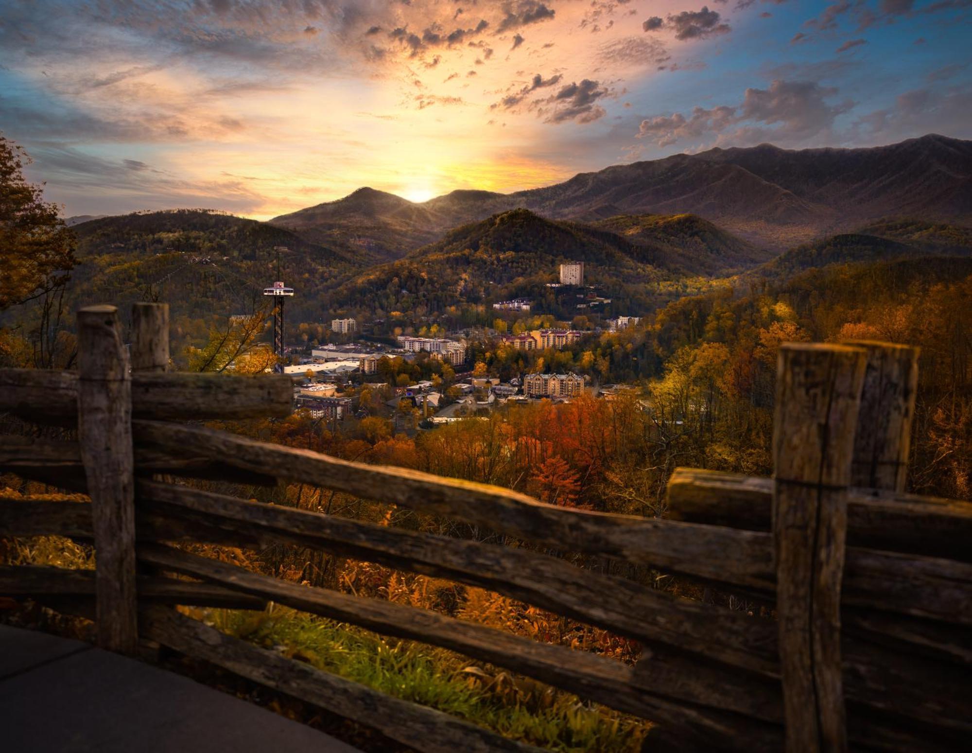 A Great Escape - Get 1089 Of Free Area Attraction Tickets For Each Paid Day, Dollywood And More! 鸽子谷 外观 照片
