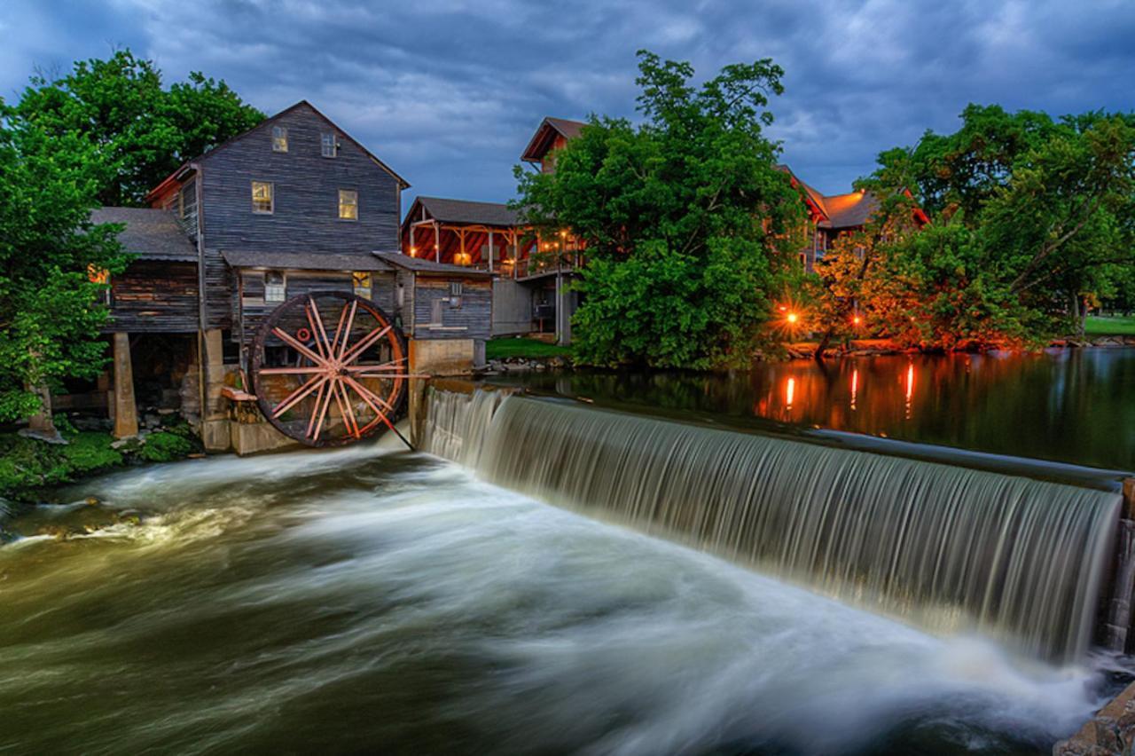 A Great Escape - Get 1089 Of Free Area Attraction Tickets For Each Paid Day, Dollywood And More! 鸽子谷 外观 照片